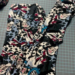 Used lularoe Disney leggings